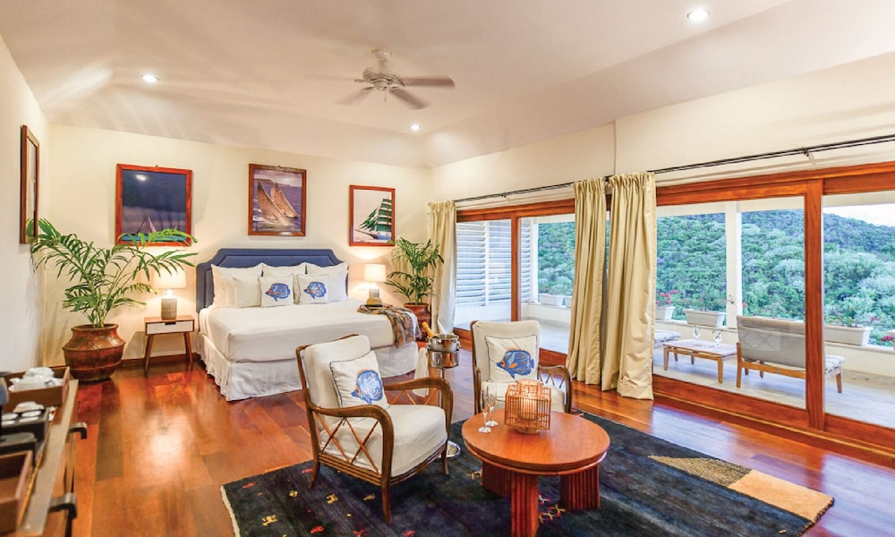Hillside Pool Suite photo 3