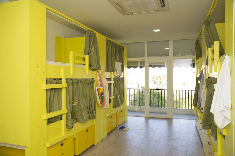 Shared Dormitory, Mixed Dorm, Shared Bathroom (12 Beds)