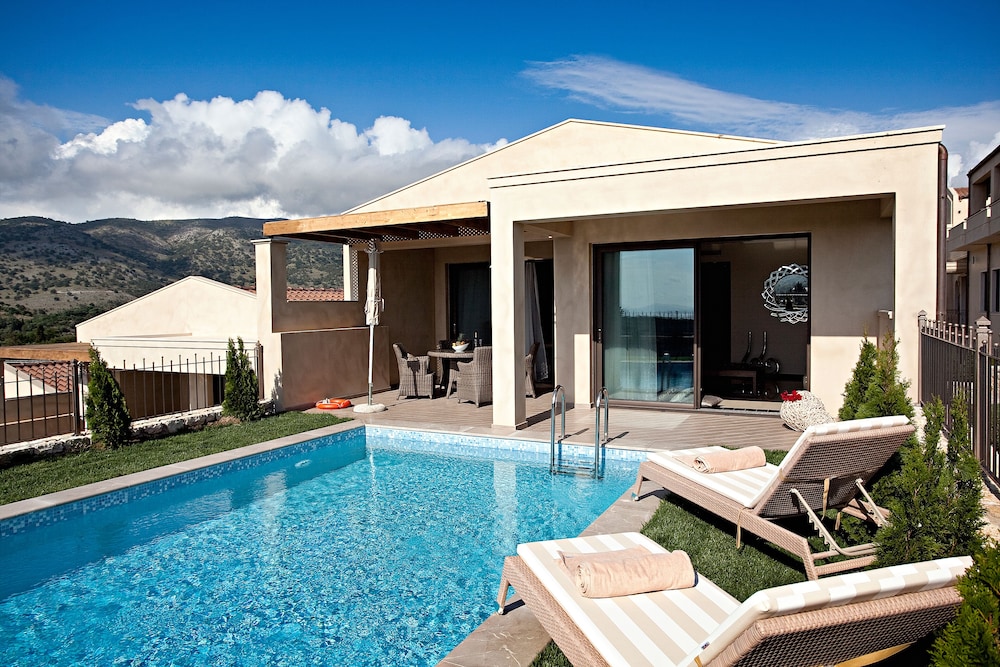 Royal Villa, Private Pool - Photo 2