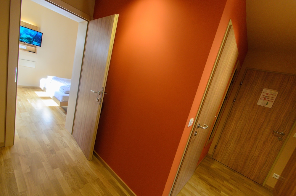 Family Room with 2 bedrooms photo 3