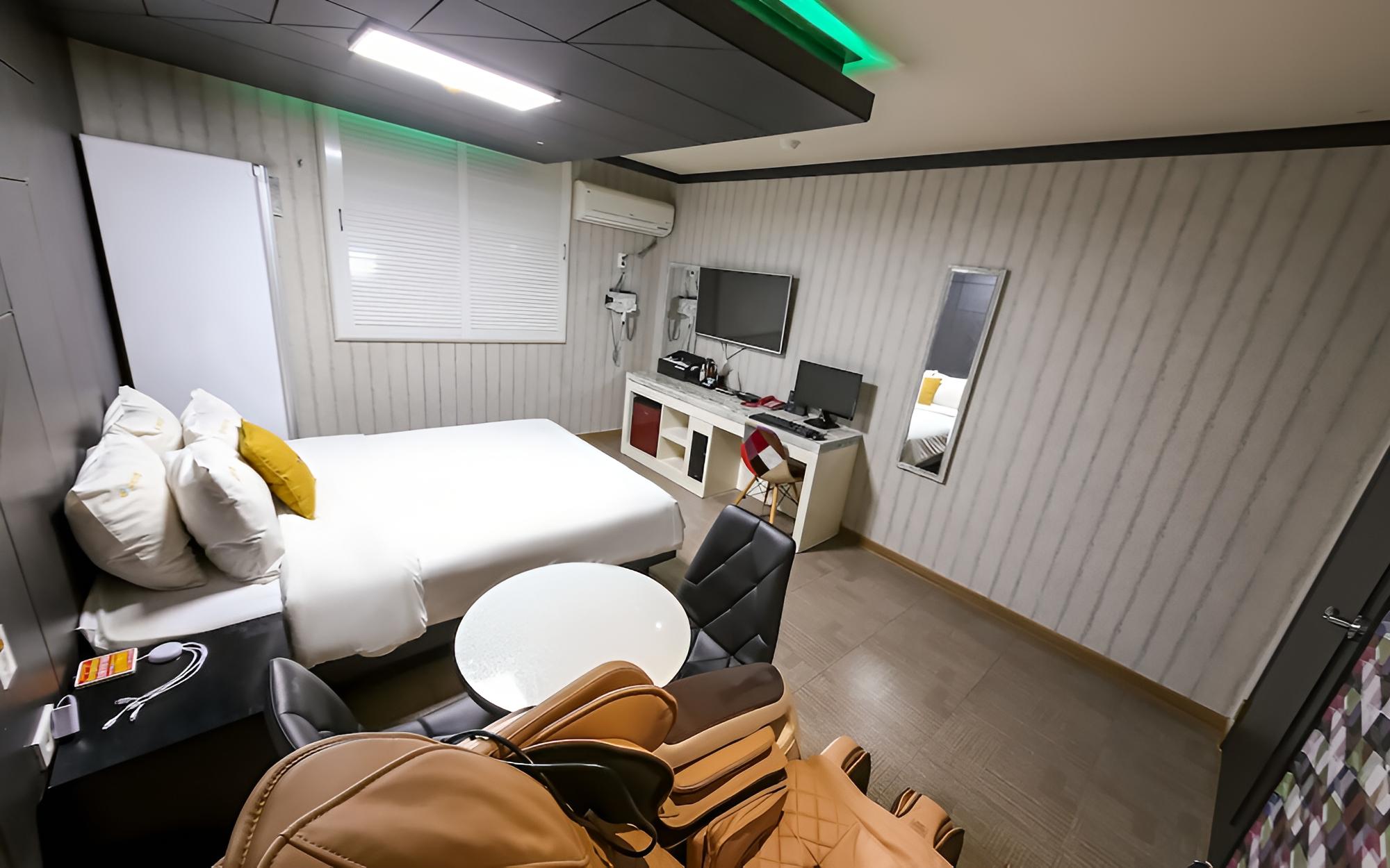 Room (Special Room - Massage Chair Air Puri) - Photo 8