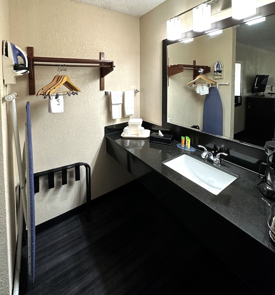Standard Room, 2 Double Beds - Photo 3