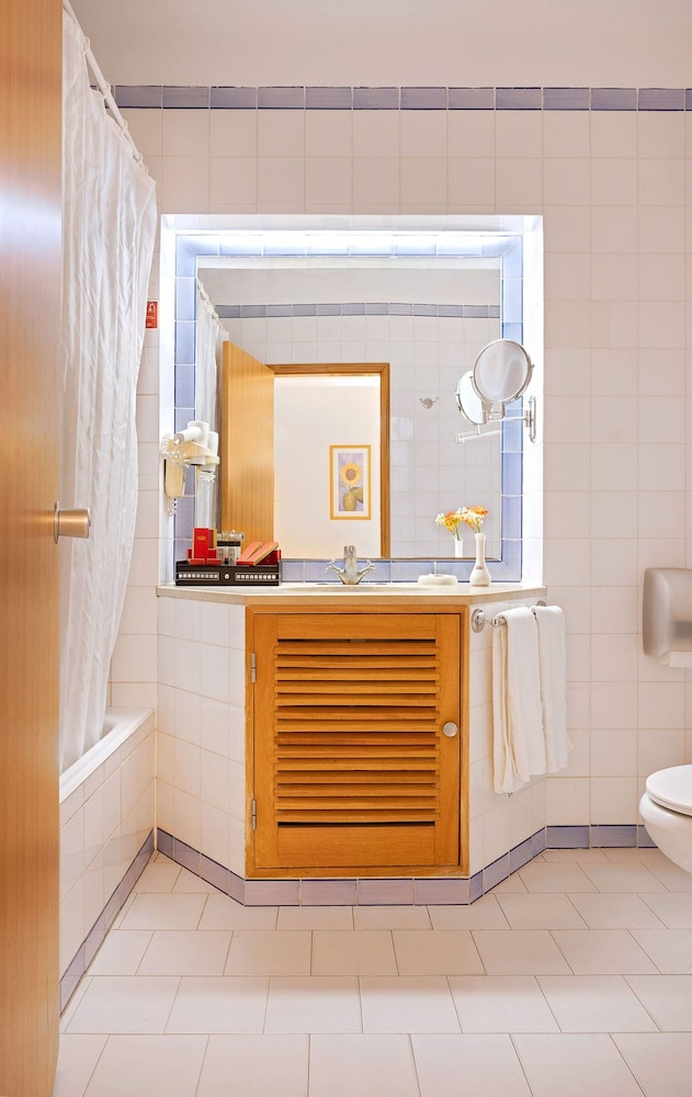Standard One Bedroom Apartment - 4 Adults - Photo 8