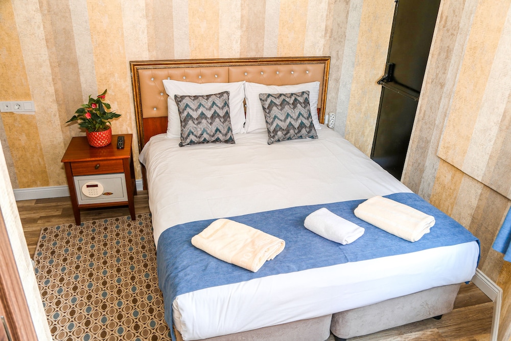 Standard Double Room, Private Bathroom photo 3