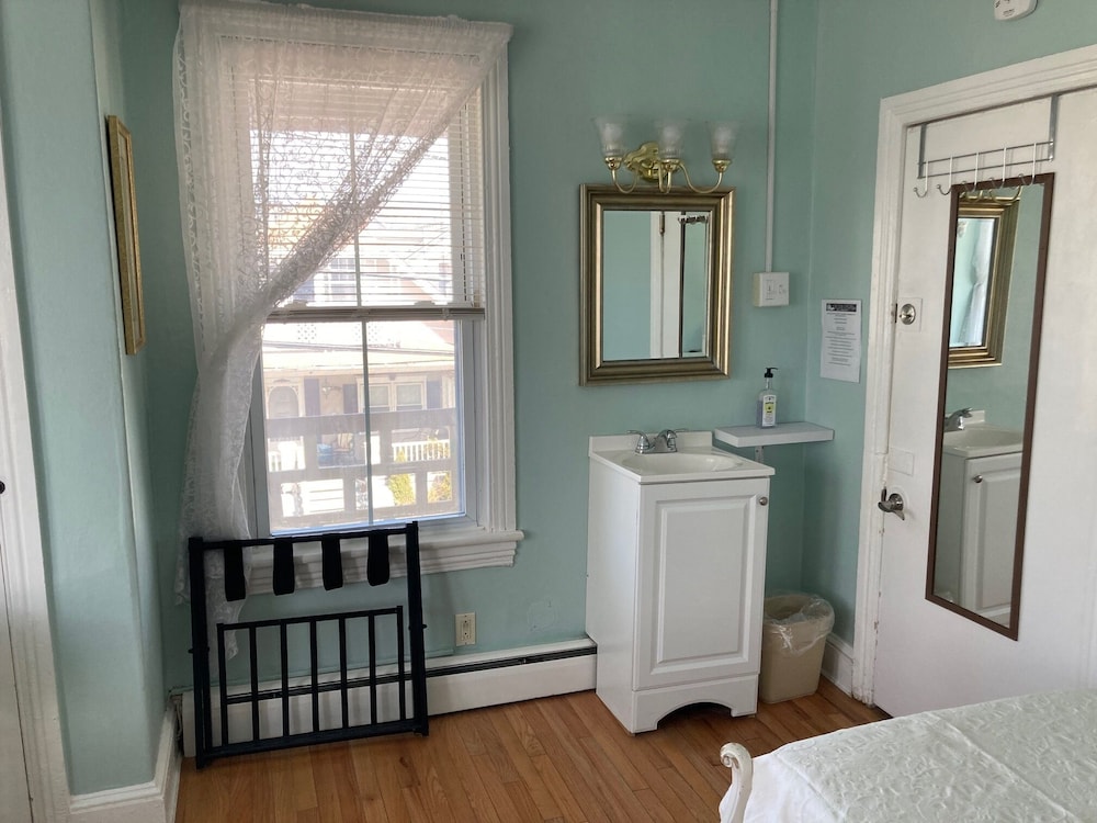 Twin Room, Shared Bathroom (Room 2) photo 3