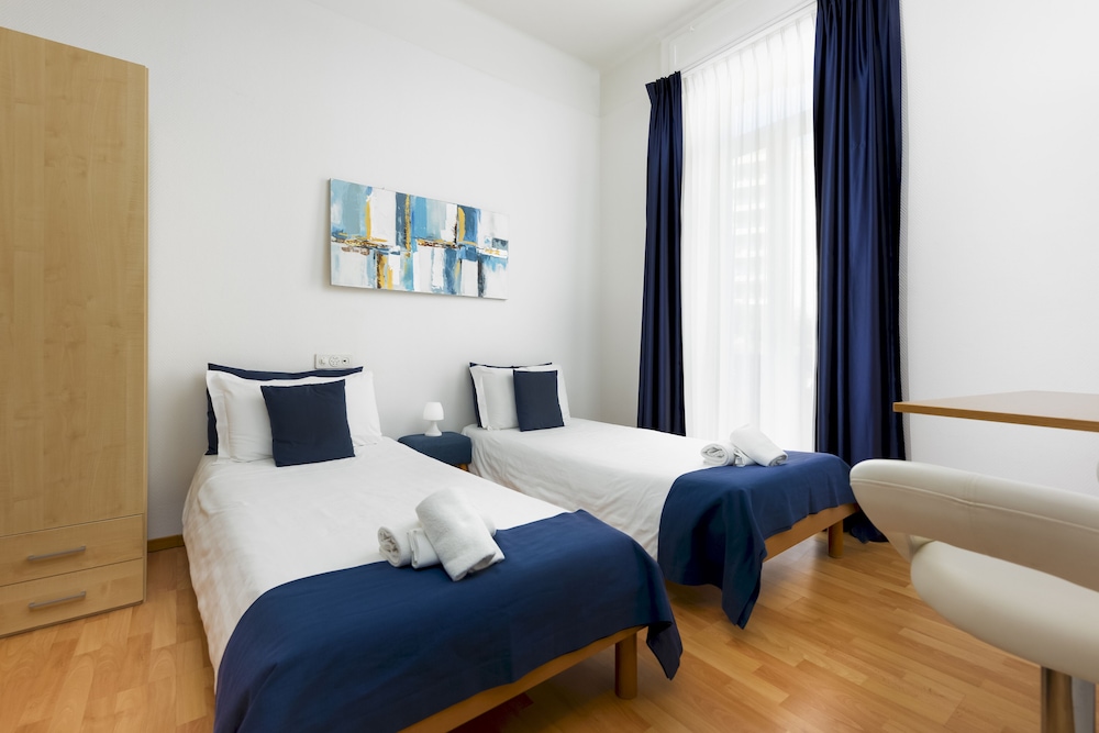 Classic Double Room thumbnail 5