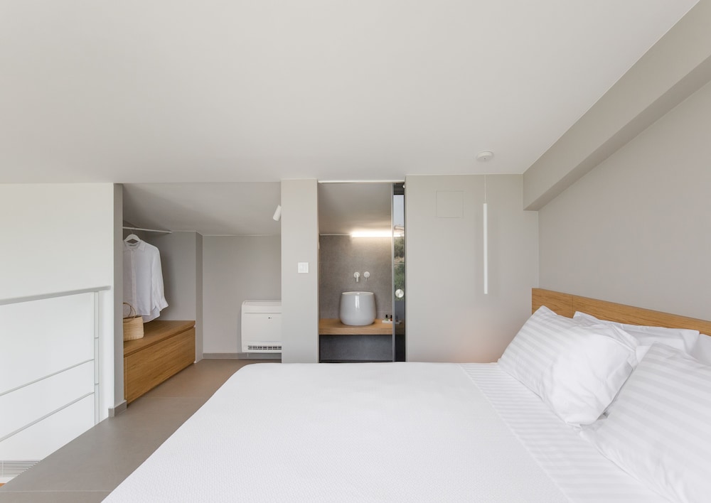 Noemie Luxury Suite 105 photo 2