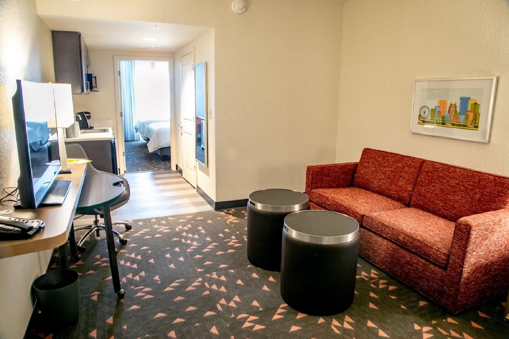 Available room thumbnail 5