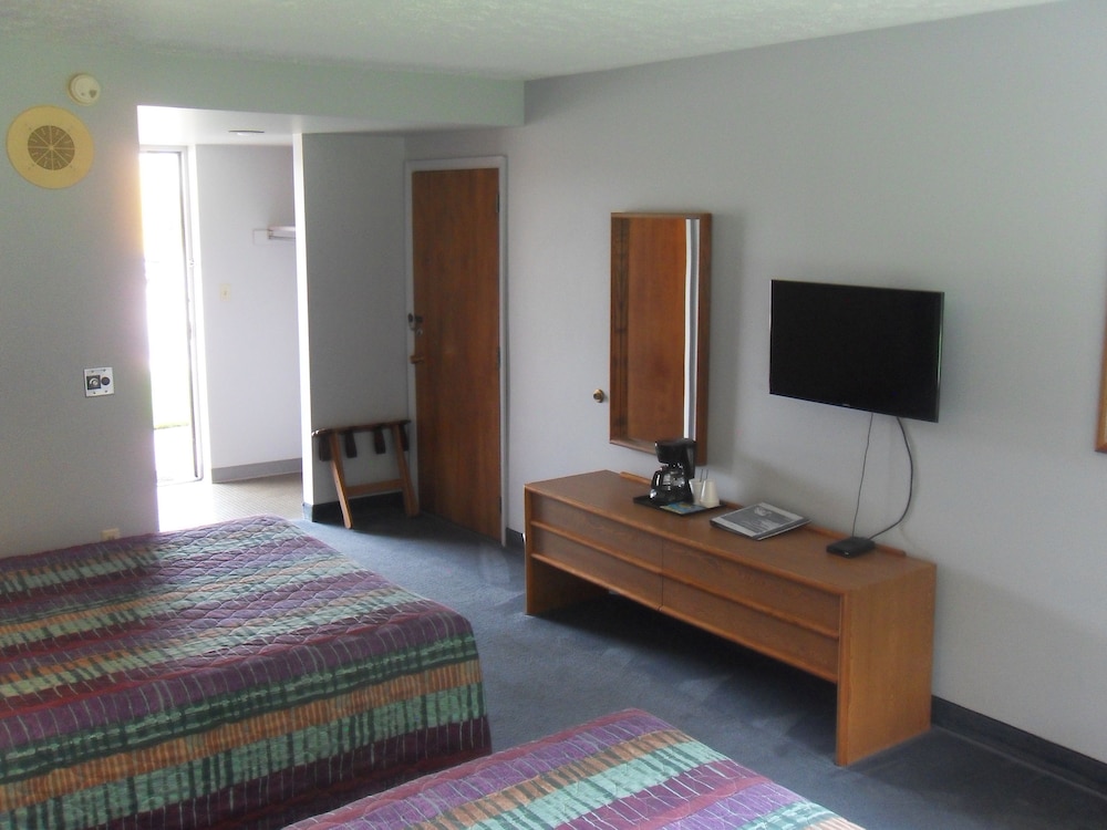 Standard Room, 2 Queen Beds photo 2