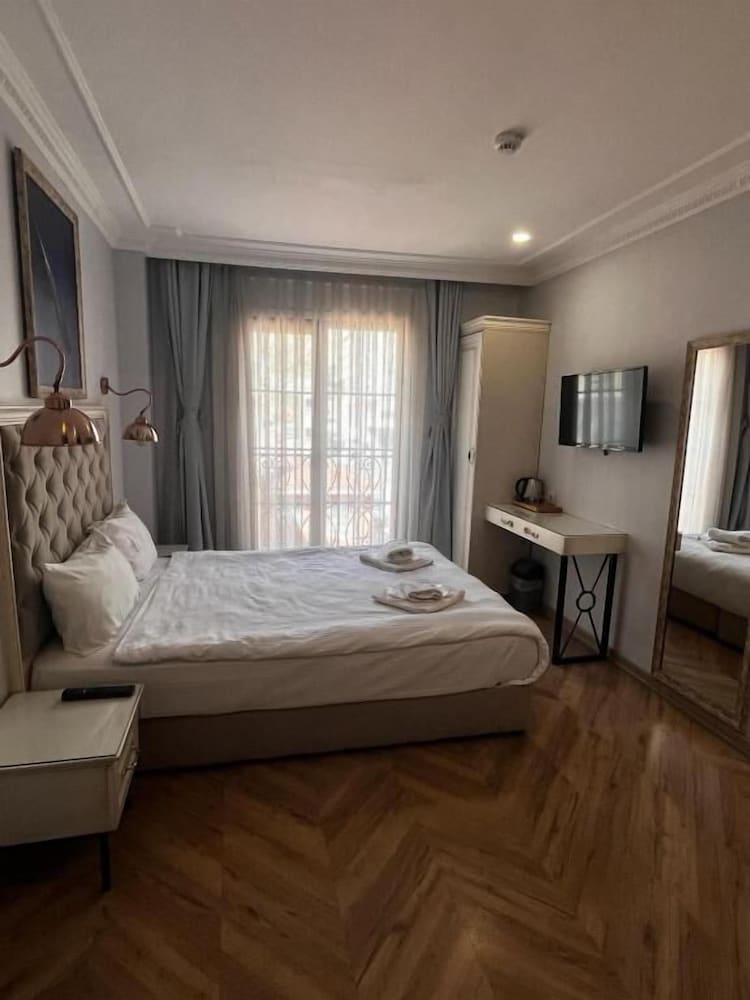 Large Standard Double Room photo 3