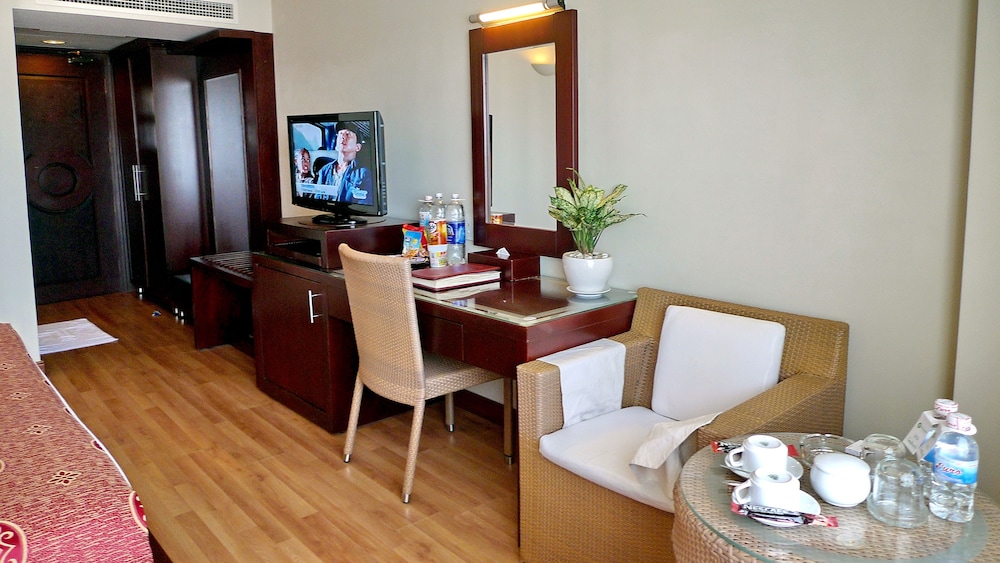 Superior Room, Partial Ocean View - Photo 2