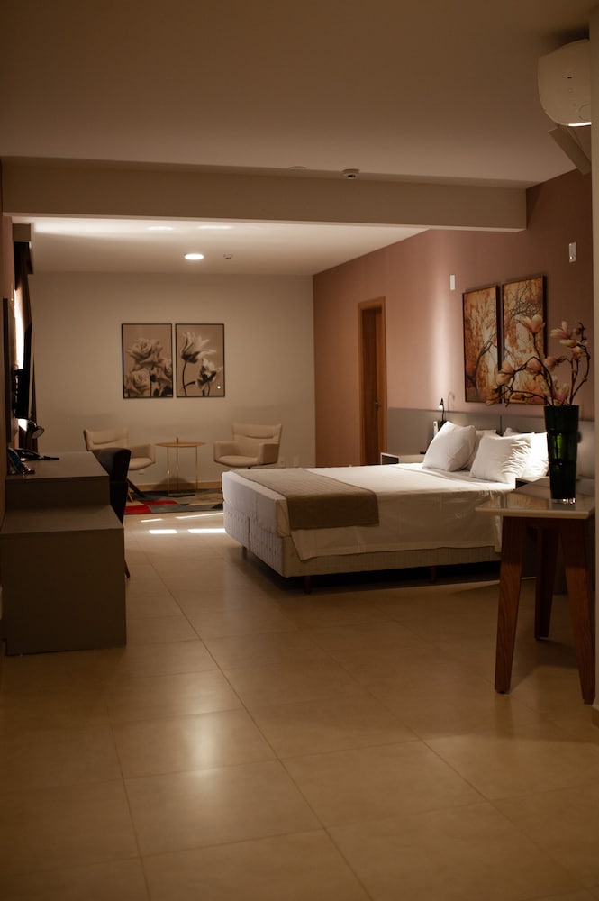 Deluxe Room - Photo 12
