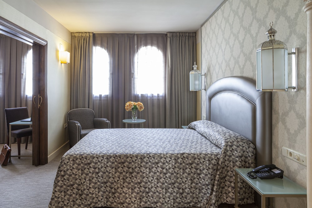 Junior Suite (2 adults) - Photo 5