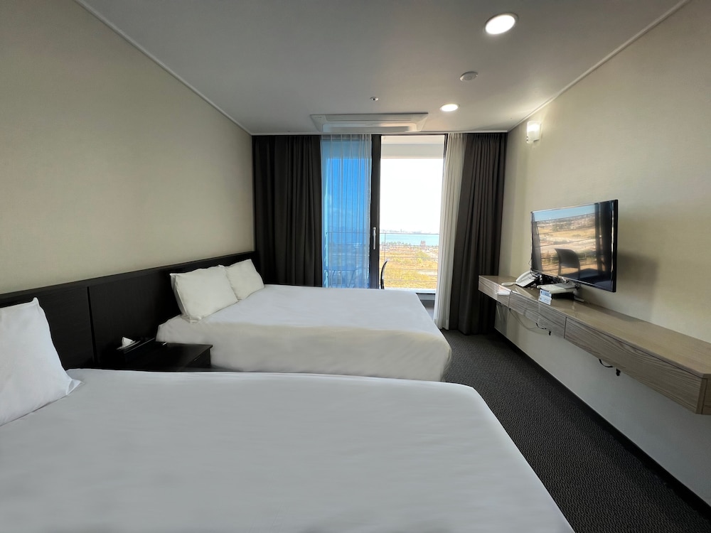 Deluxe Family Twin (Park Ocean View) - Photo 2