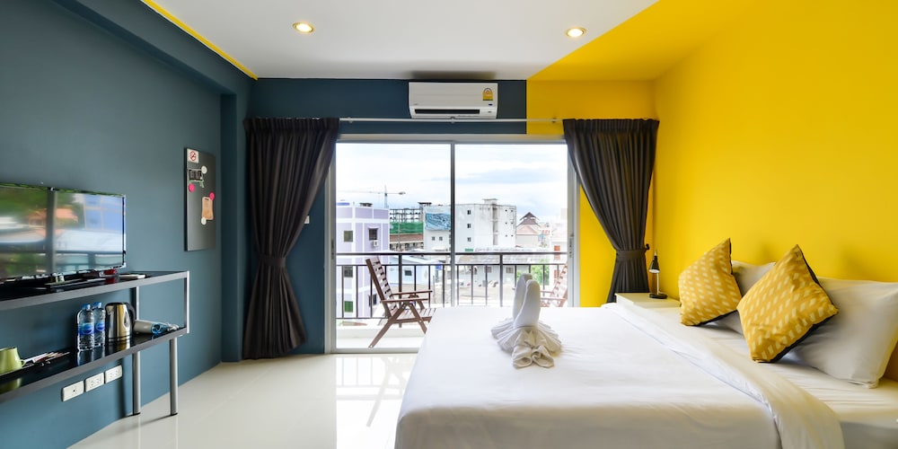 Deluxe Double Room, Smoking, City View