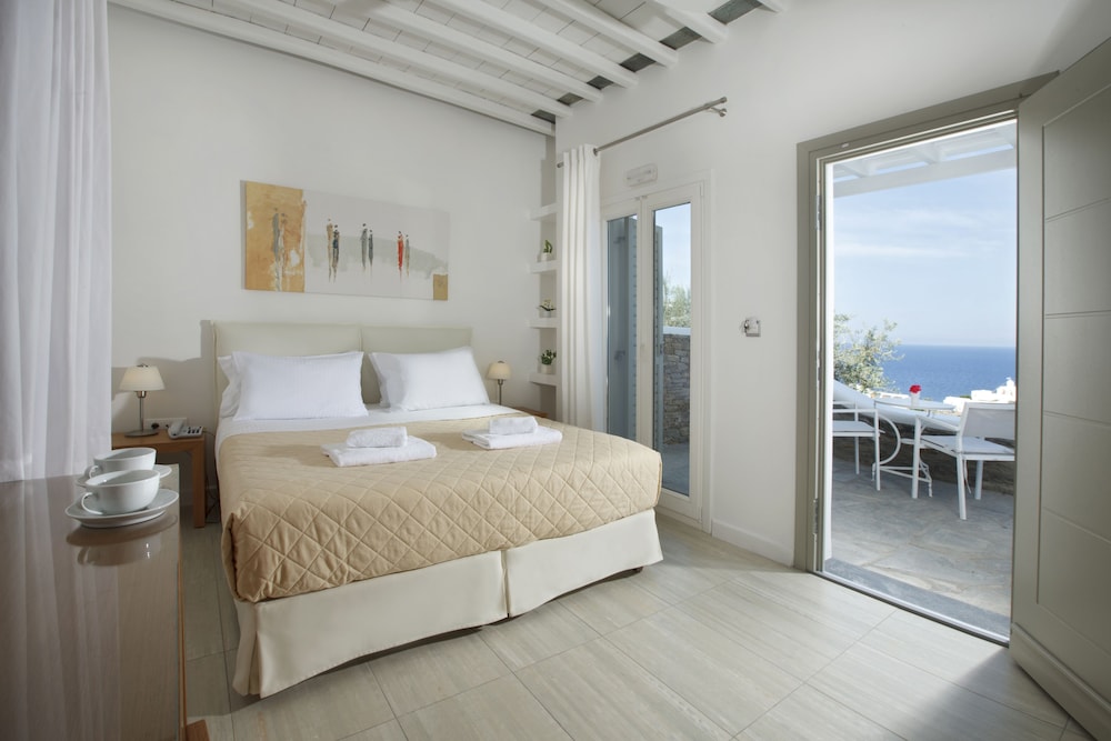 Petite Double Room | Upper floor with Sea view photo 2