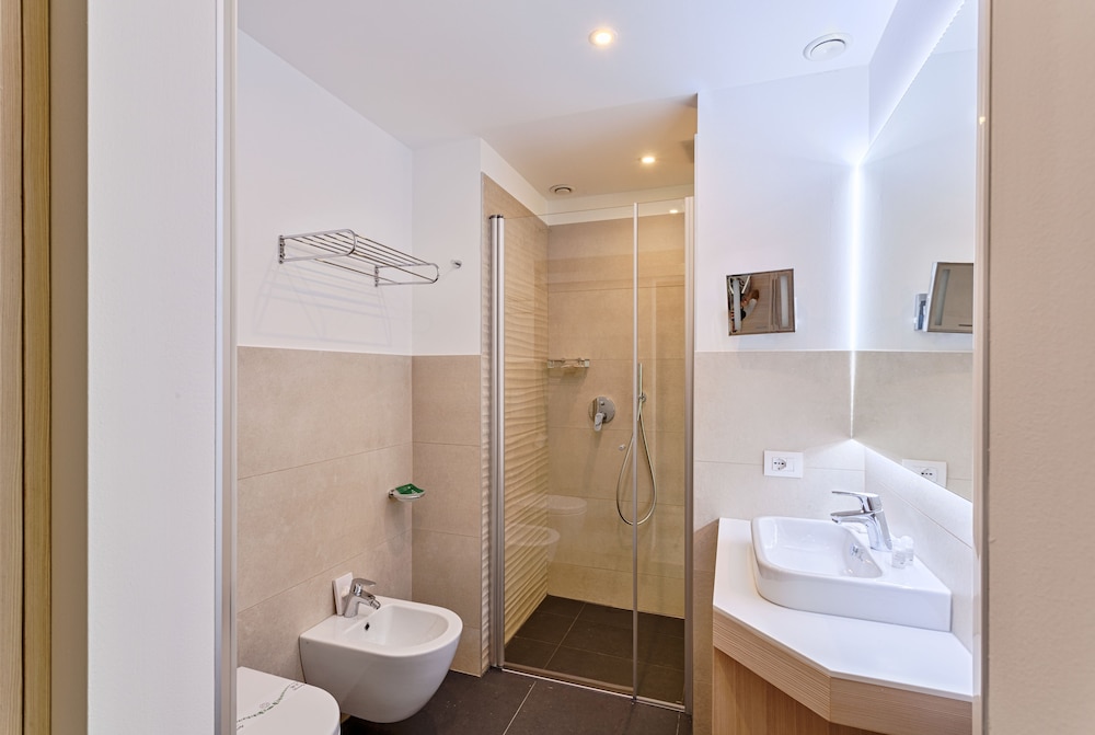 Comfort Double or Twin Room, Balcony, Lake View - Photo 2