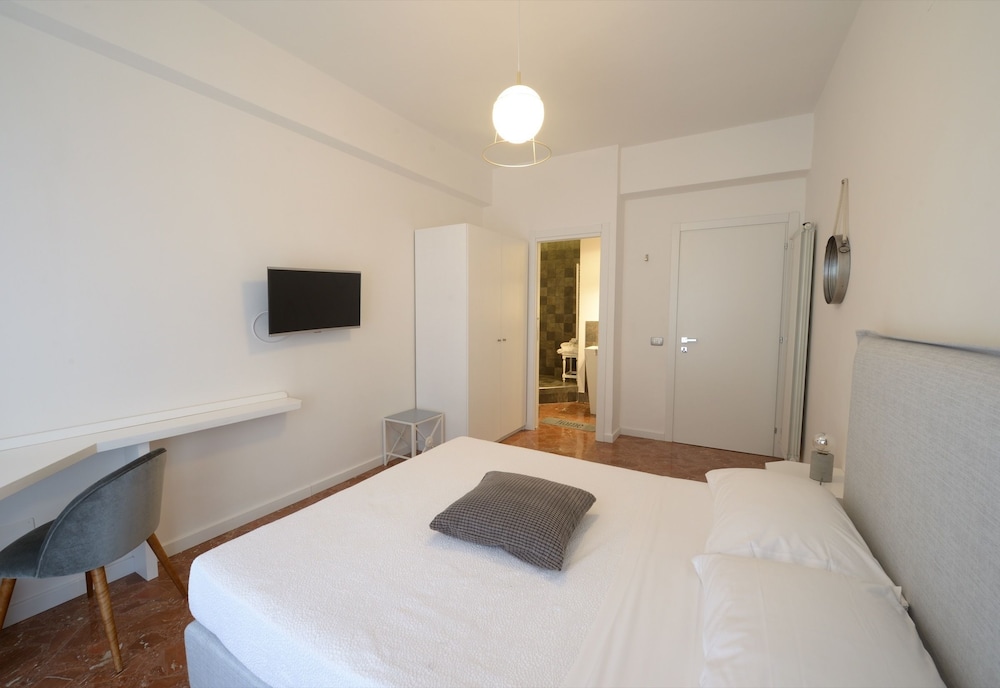 Deluxe Room, 1 King Bed, Balcony (San Gennaro)
