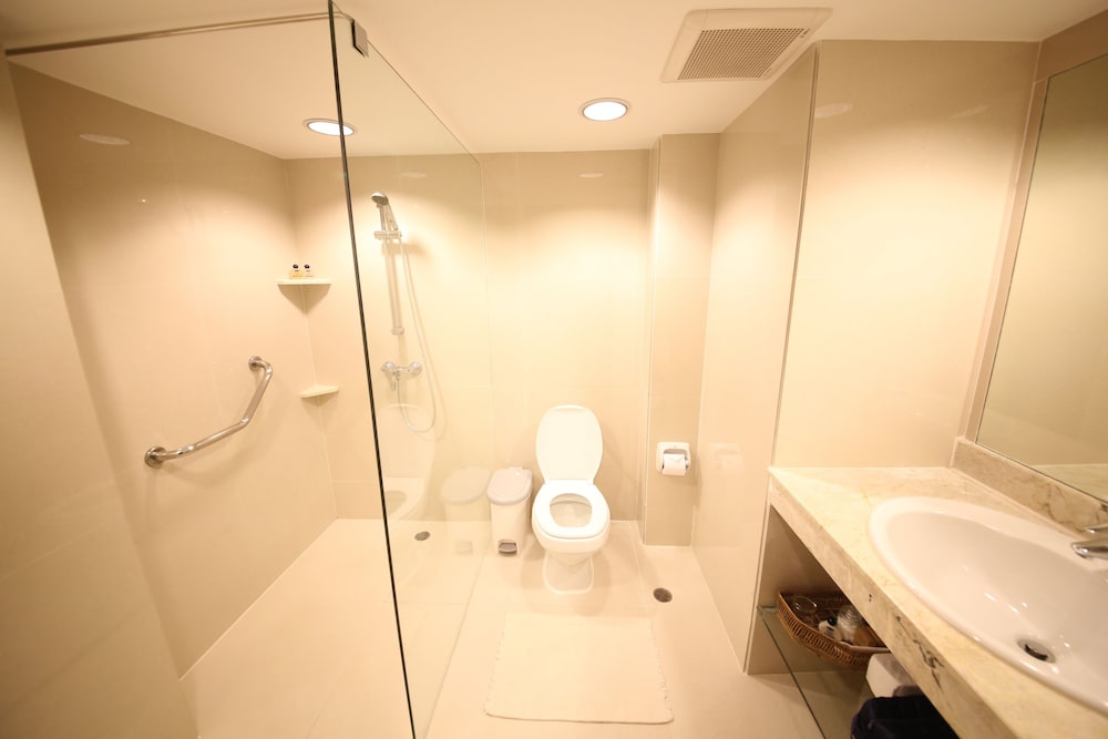 Premier Seaview - Photo 2