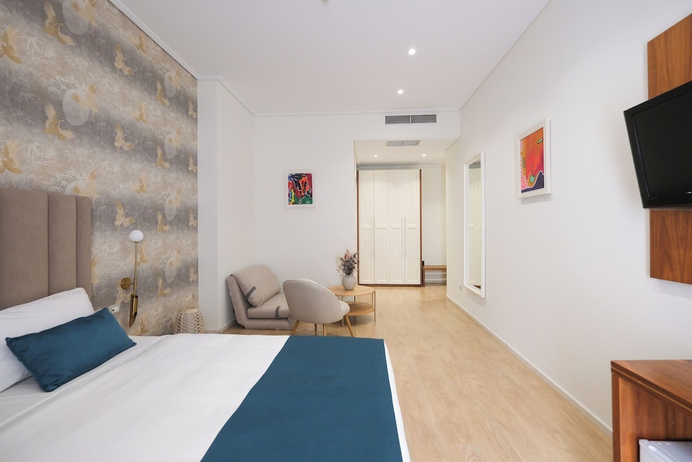 Family Quadruple Room, 1 King Bed with Sofa bed, Non Smoking, City View photo 3
