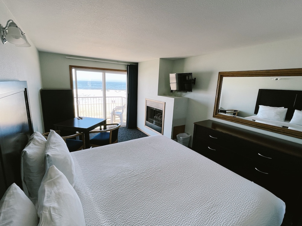 Standard Room, 1 King Bed, Fireplace (Second Floor w/ Balcony)