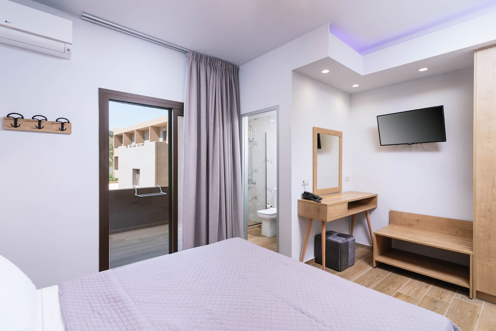 Standard Triple Room photo 2
