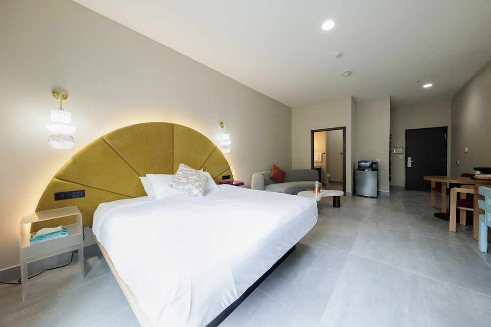Luxury King Suite photo 3