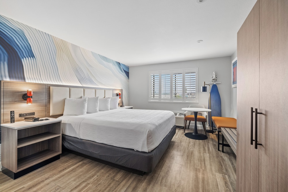 Standard Room, 1 King Bed - Photo 1