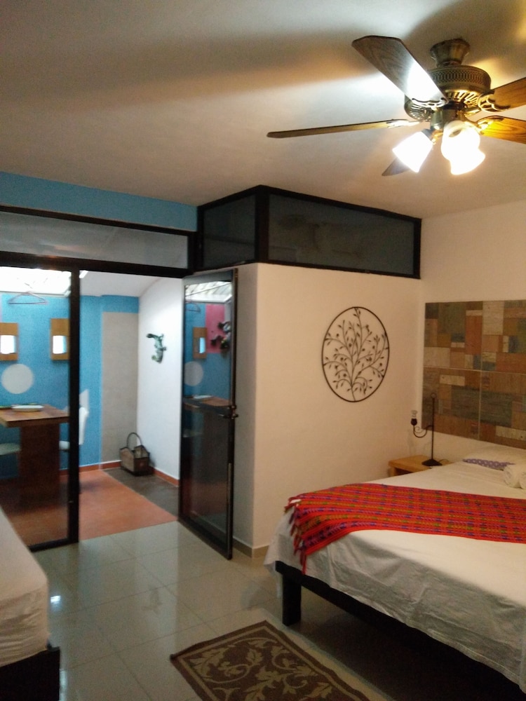 Studio, Kitchenette photo 3