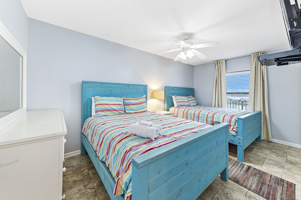 Signature Condo, 3 Bedrooms, Balcony, Ocean View photo 3