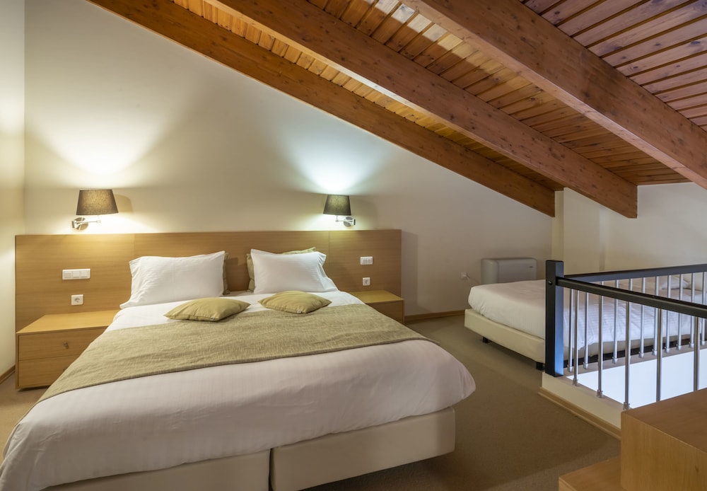 Executive Suite - Photo 2