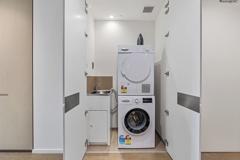 One Bedroom Apartment - Photo 3