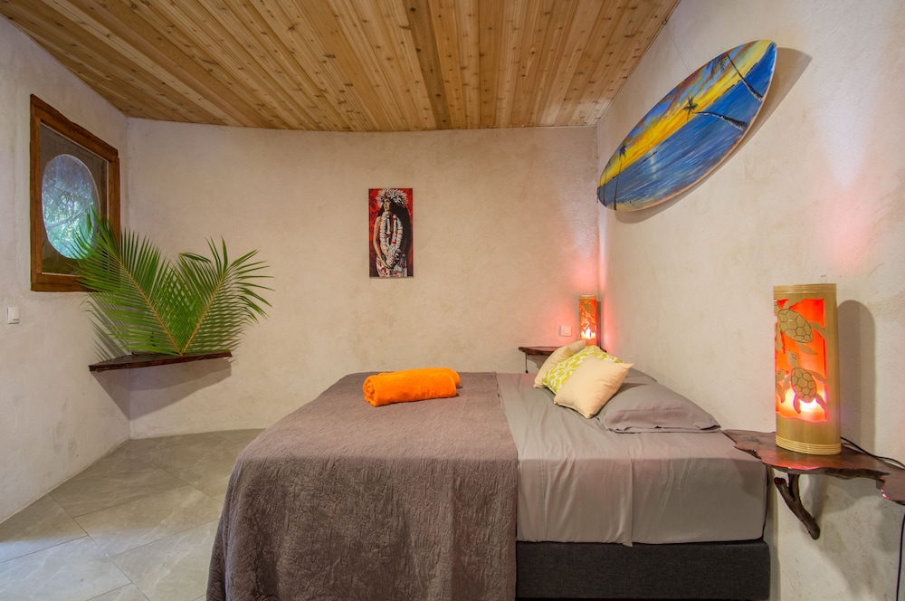 All Inclusive Private Bungalow 'Vini Vini 2' with Ensuite photo 2