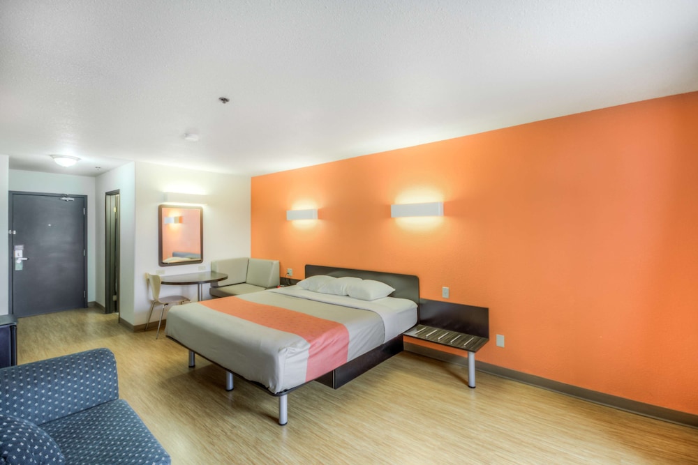 Deluxe Suite, 1 King Bed, Non Smoking, Hot Tub