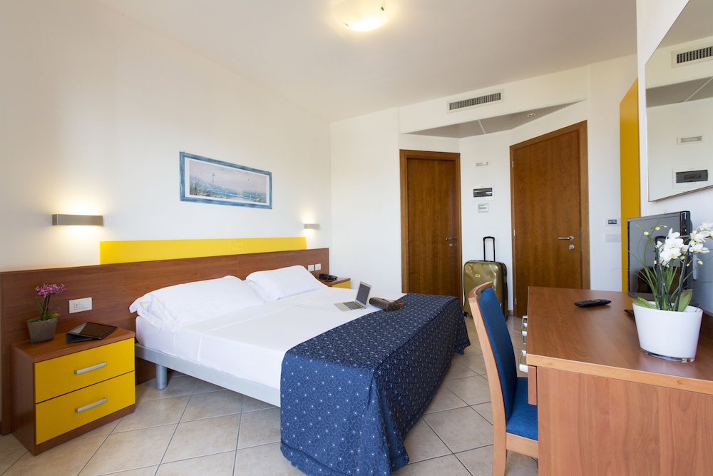Double or Twin Room photo 2