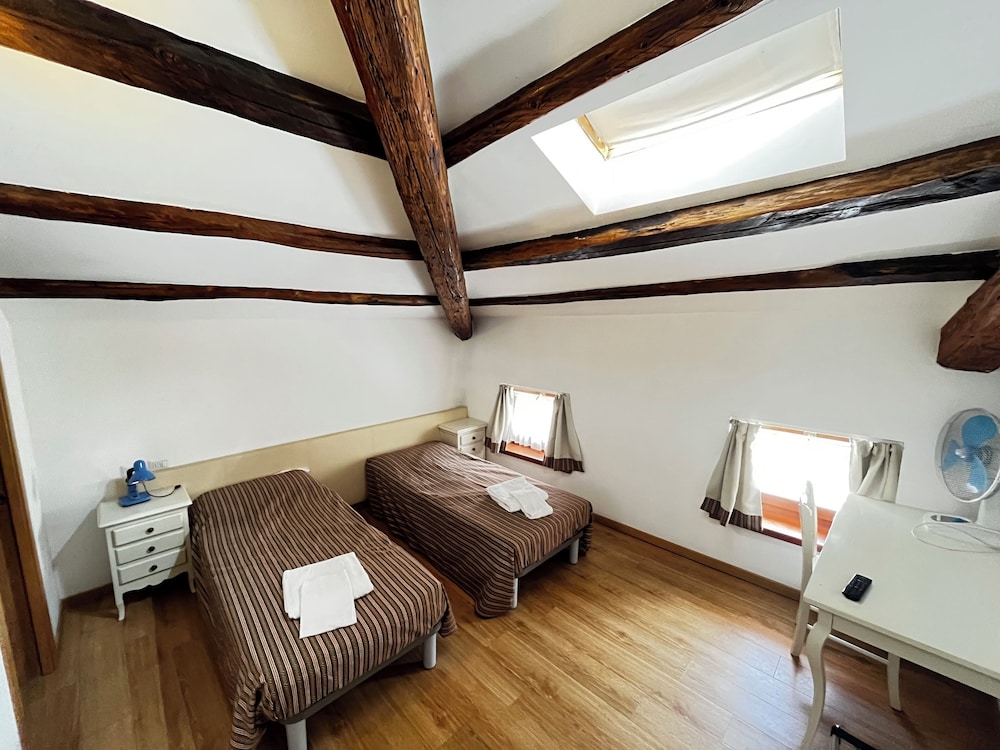 Room, 2 Twin Beds, Non Smoking photo 1