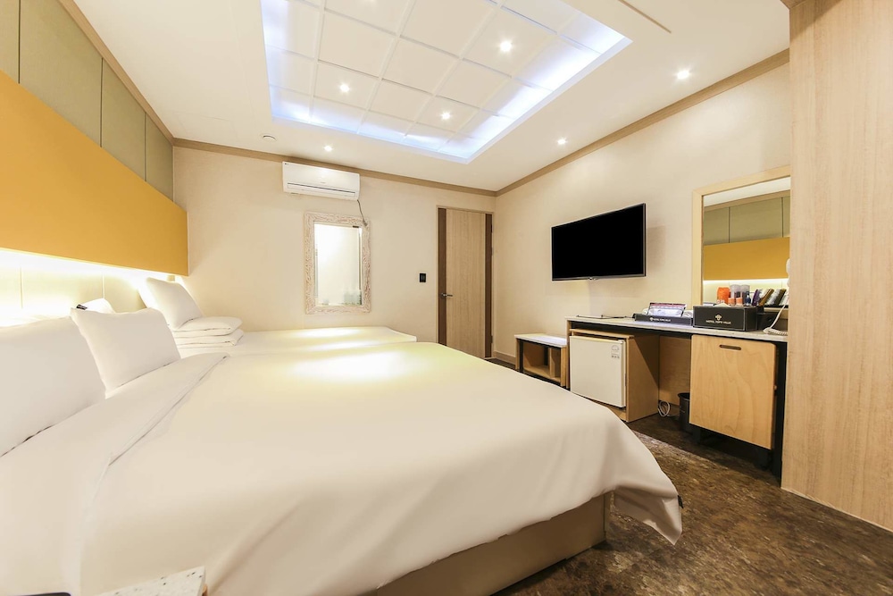 Twin Room, Ocean View (A - Low floor) photo 2