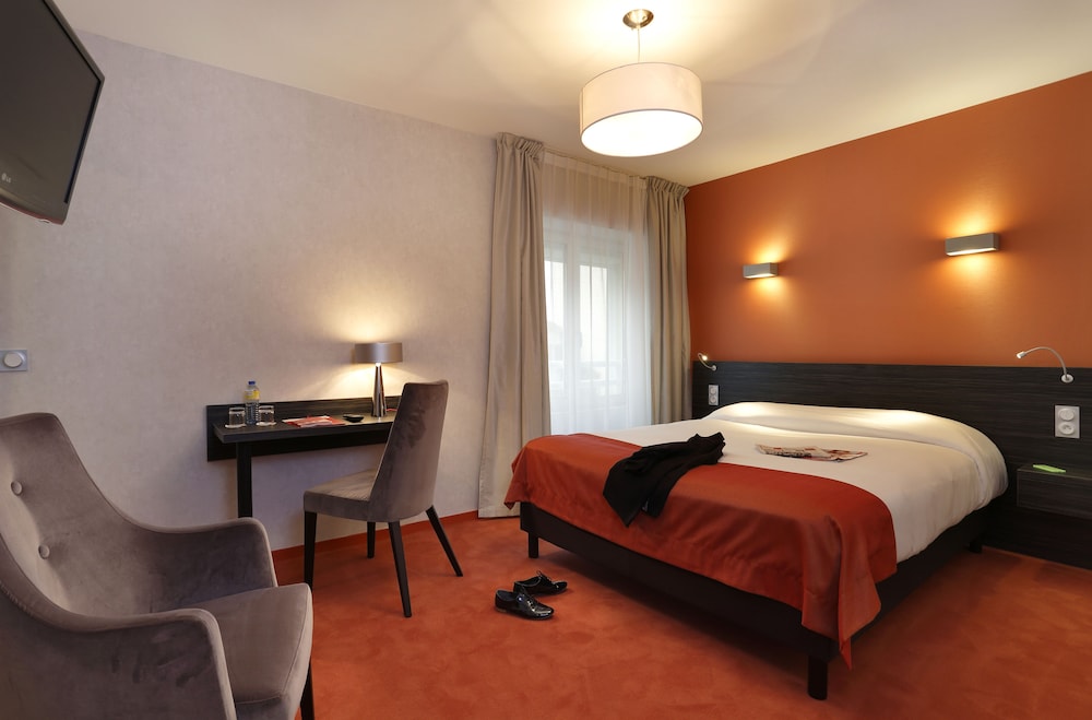 Classic Double Room (Queen Bed) - Photo 3