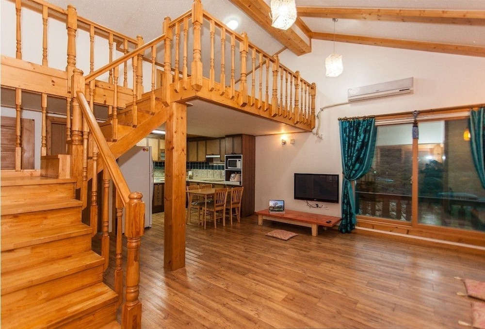 House, 2 Bedrooms, 2 Bathrooms (Pureujio) photo 1