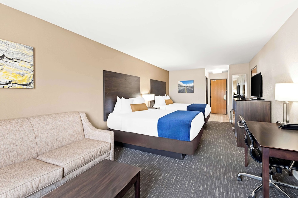 Family Suite, Multiple Beds, Non Smoking, Microwave (With Sofabed) - Photo 2