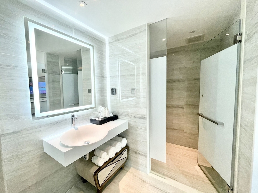 Amethyst One Bed Room Executive Suite - Photo 8