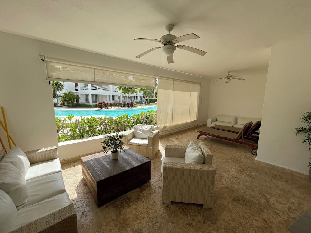 Superior Apartment, 2 Bedrooms, Poolside