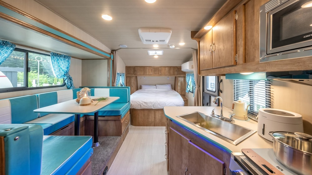 Basic Room, 1 Bedroom (Caravan USA 10)