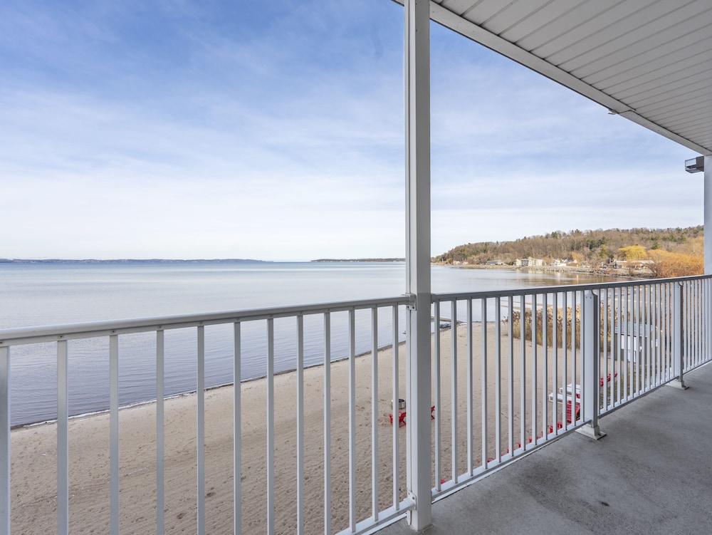 Sleeping Bear Dunes Suite - King