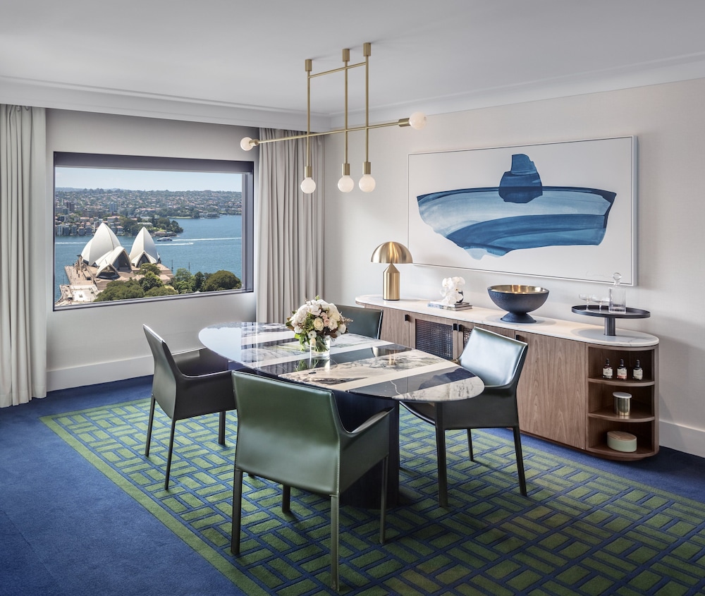 1 King Governor Opera Suite Club Lounge Access thumbnail 5