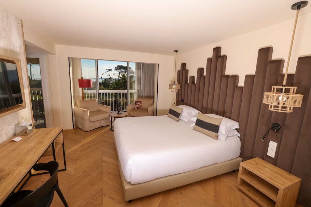 Deluxe Double or Twin Room, Sea View photo 3