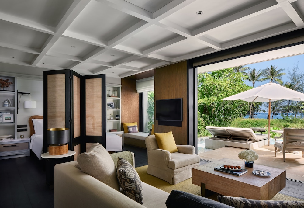 Lagoon Pool Pavilion King photo 3