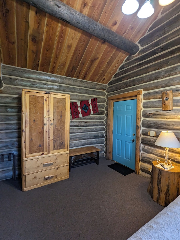 Cabin (Number 1) photo 1