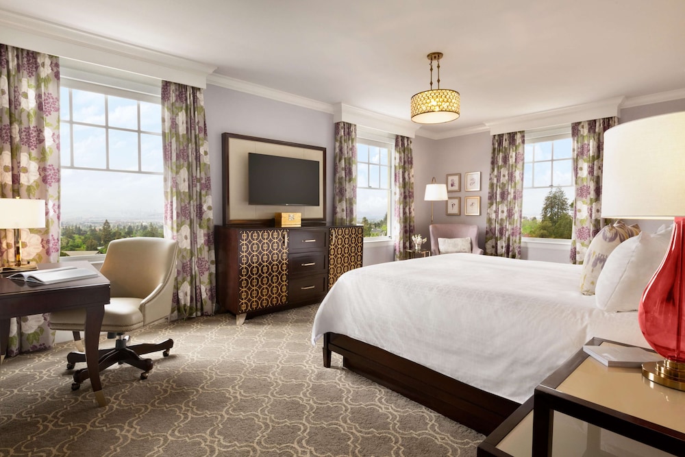 Signature Bay View Room, 1 King Bed - Photo 1