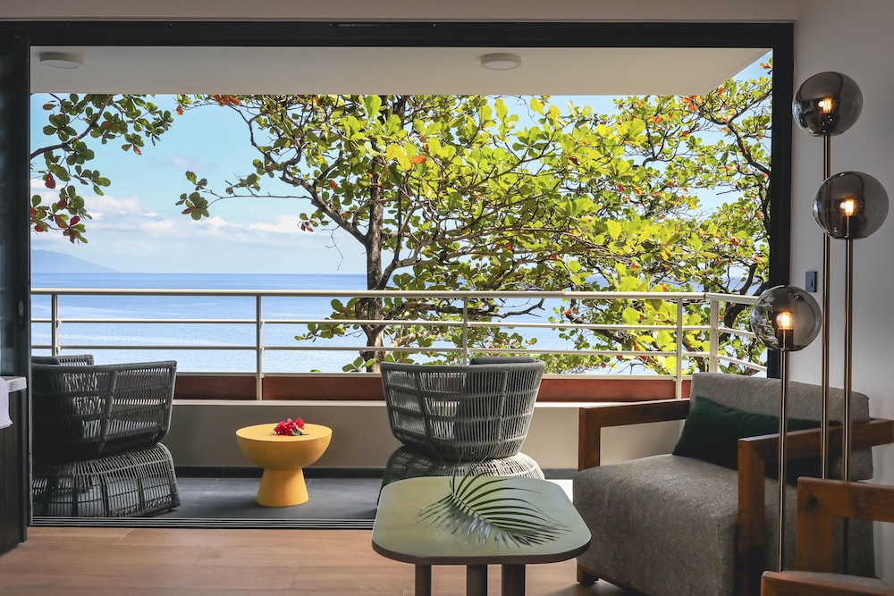 Signature Suite, 2 Bedrooms, Hot Tub, Oceanfront